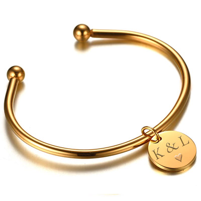 Bracelet femme avec médaillon personnalisé dorée