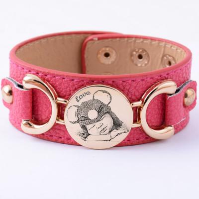 Bracelet en cuir rose personnalisé femme